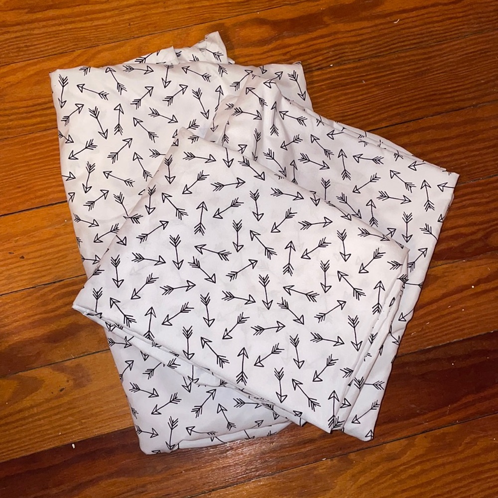 Pillowfort Twin Arrow Sheet Set